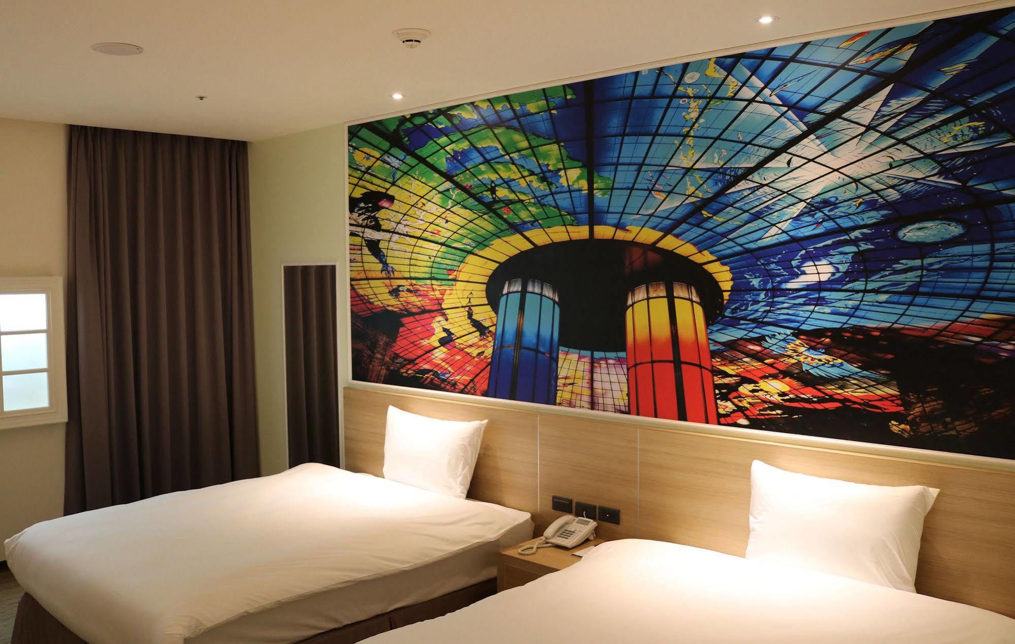 Mingli Hotel Kaohsiung Bagian luar foto