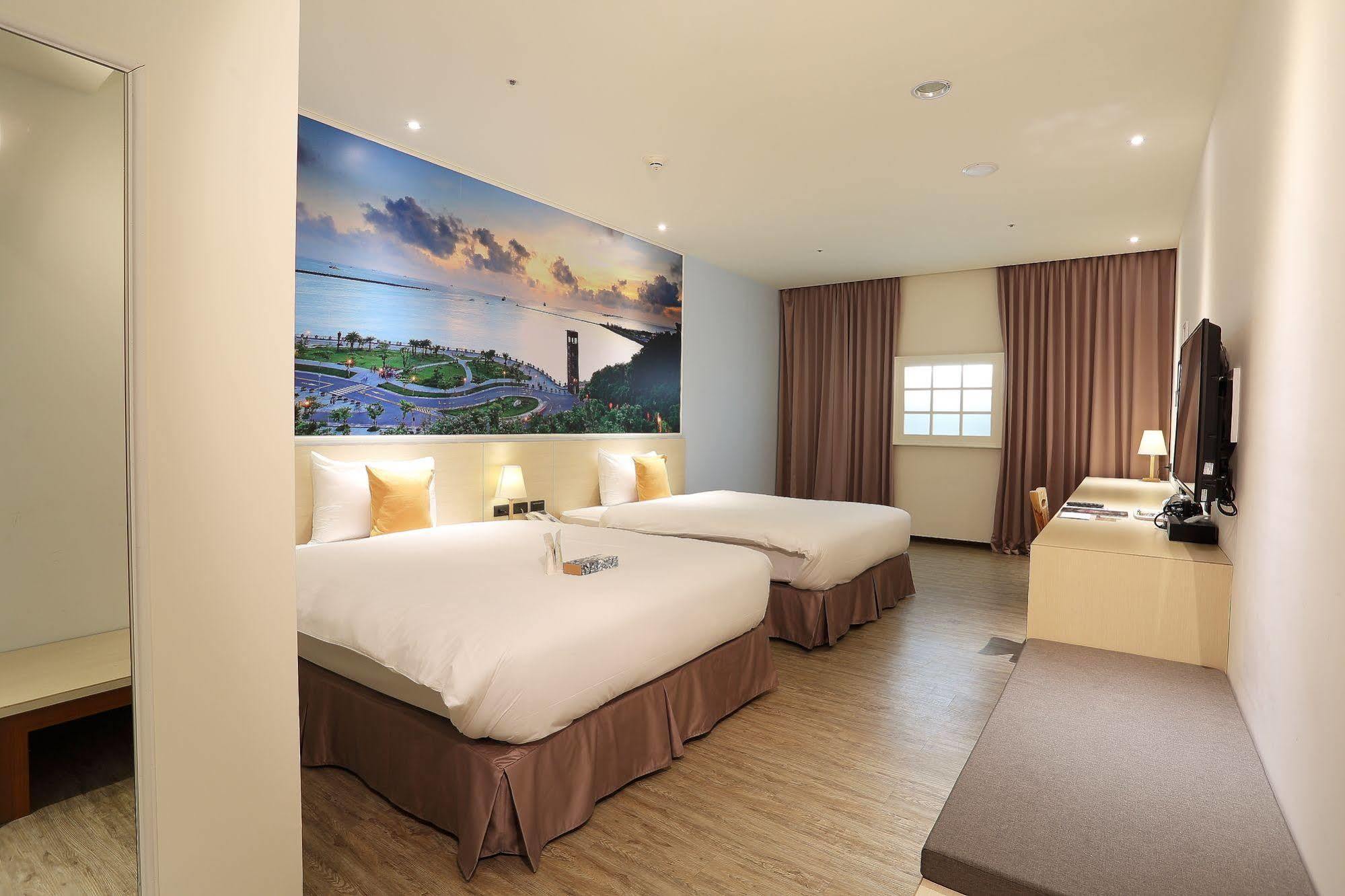 Mingli Hotel Kaohsiung Bagian luar foto