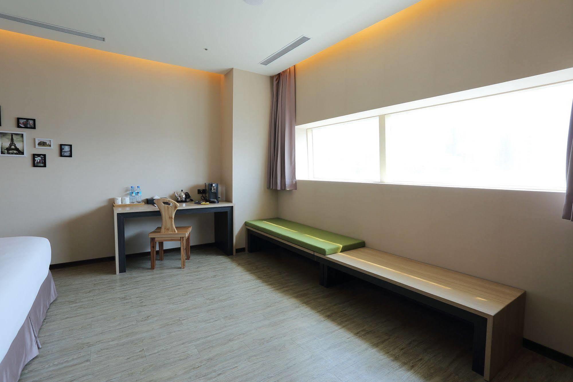Mingli Hotel Kaohsiung Bagian luar foto