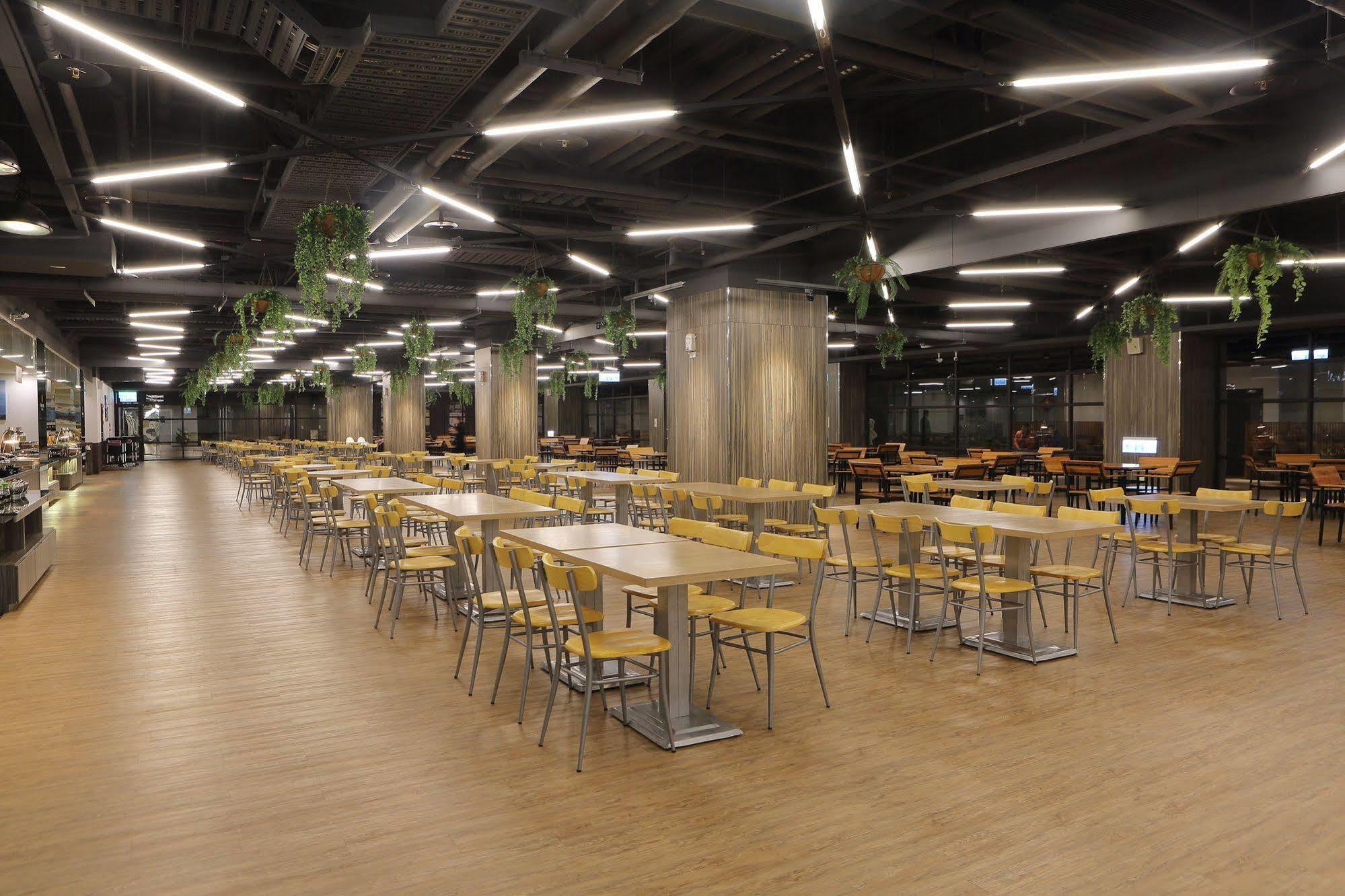 Mingli Hotel Kaohsiung Bagian luar foto